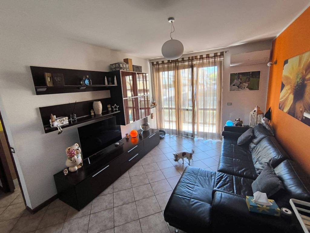 Appartamento a Gerenzano in Via per Uboldo, 47 - Foto 2