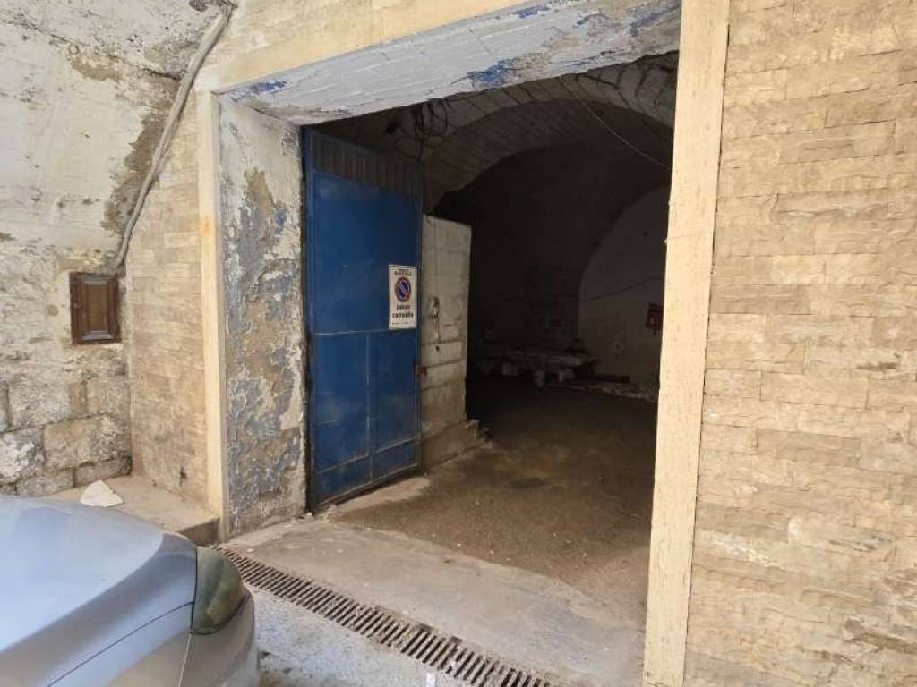Box / garage a Bisceglie in largo Porta di Mare 7 - Foto 4