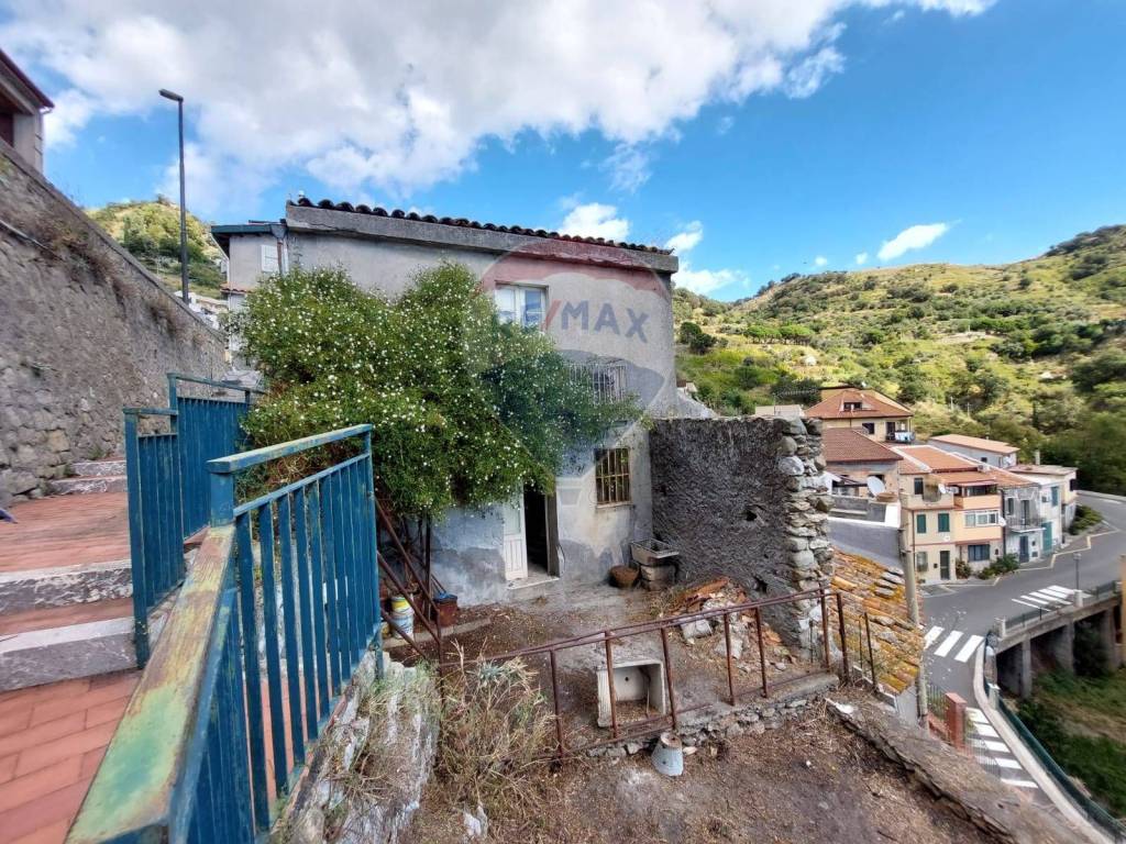 Casa indipendente a Gallodoro in via Bonifacio - Foto 2