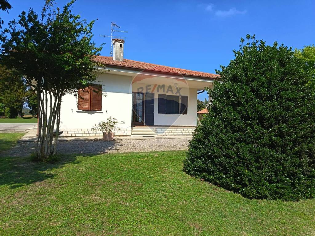 Casa indipendente a Roncoferraro in VIA CAVALLOTTI - Foto 2