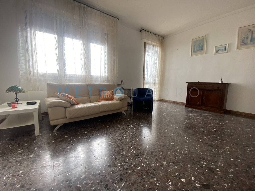 Appartamento a Livorno in Viale Francesco Petrarca, 43 - Foto 3