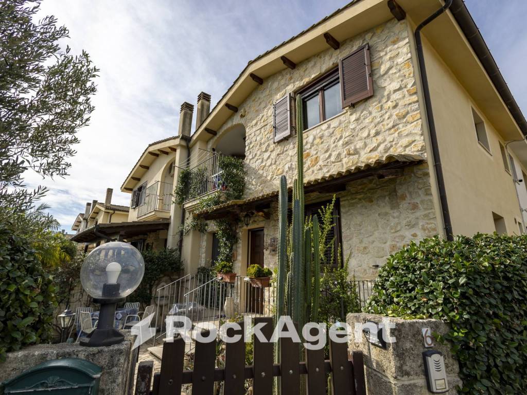 Villa a Catanzaro in Via Fiume Savuto, 6 - Foto 2