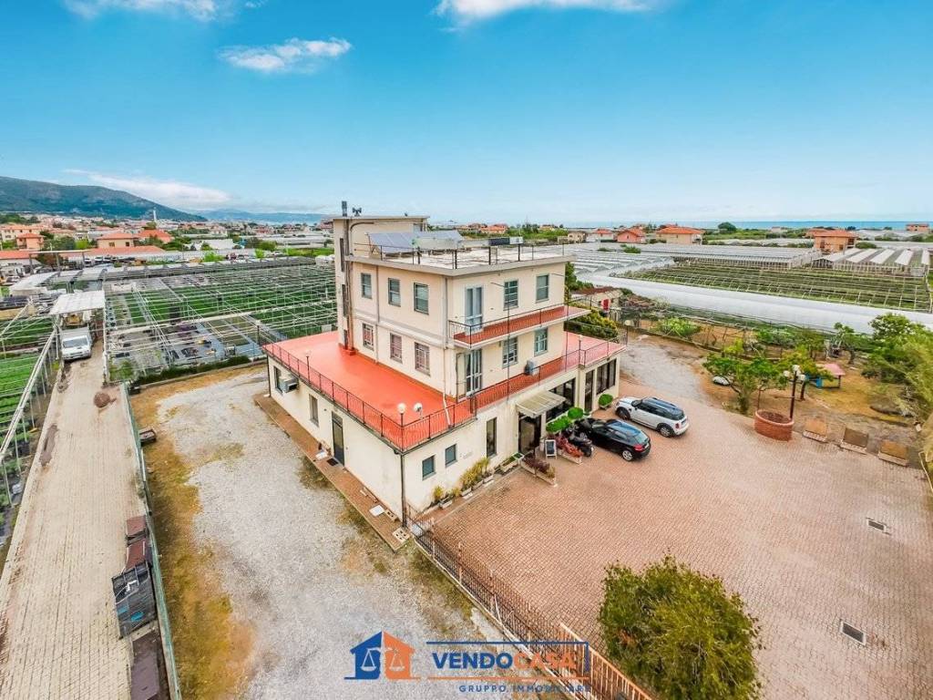 Villa a Ceriale in Via Aurelia, 321 - Foto 2