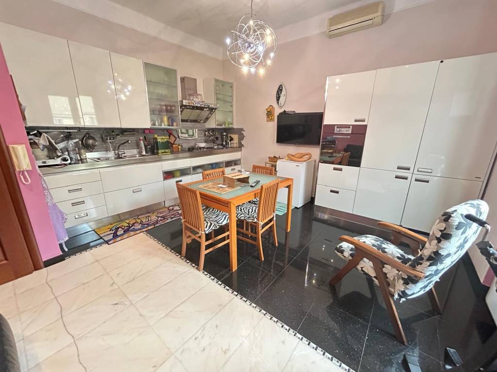 Appartamento a Genova in Via Antonio Travi, 8 - Foto 2