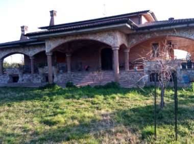 Villa a Aprilia in via Giovenco - Foto 2
