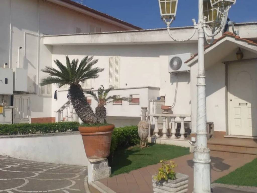 Villa a Nettuno in Via Passo Della Futa, 33 - Foto 2