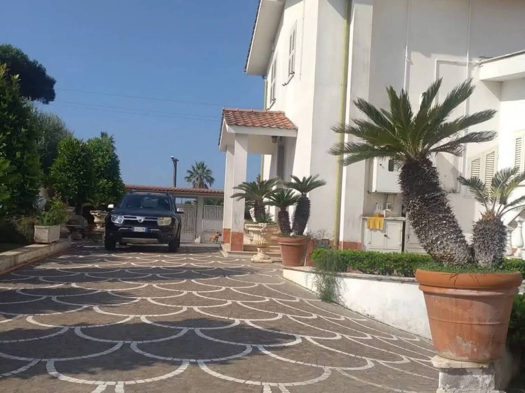 Villa a Nettuno in Via Passo Della Futa, 33 - Foto 4