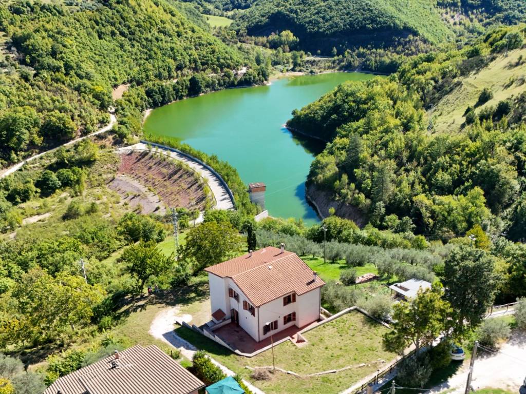 Villa a Nocera umbra in Via Monte Pennino - Foto 2