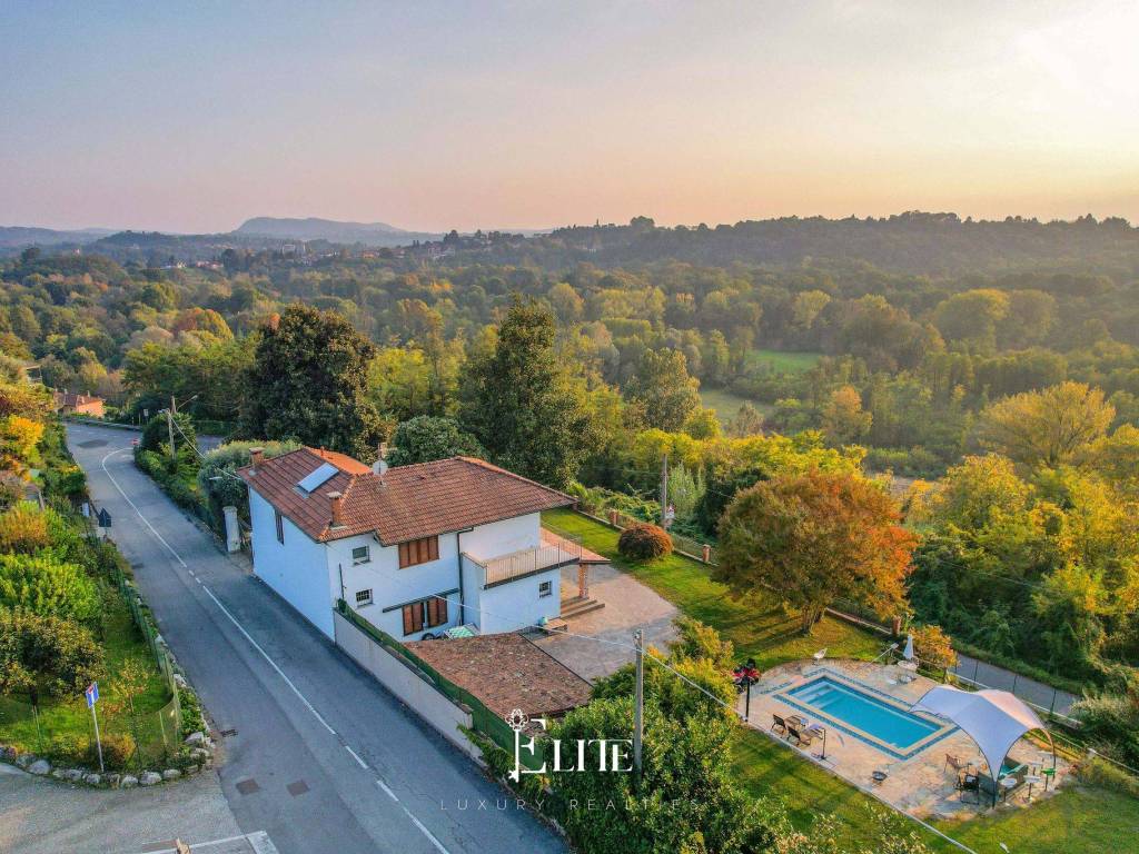 Villa a Besozzo in Via Aronne Moroni, 30 - Foto 2