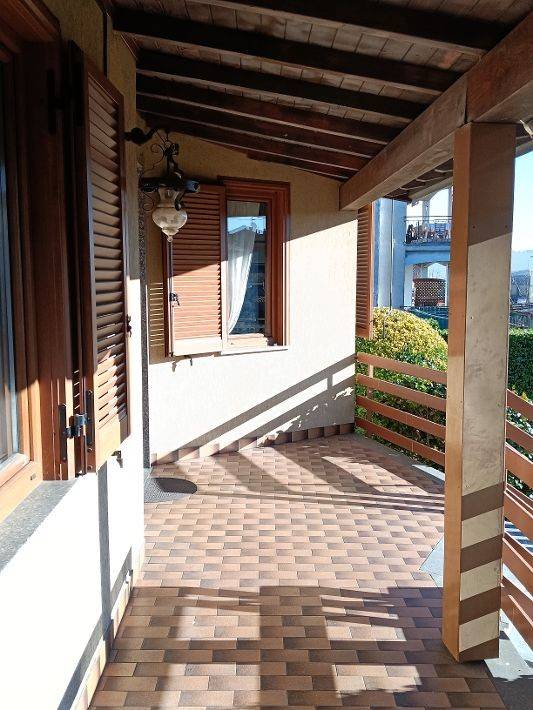 Villa a Besozzo in Via Dante Alighieri, 13 - Foto 3