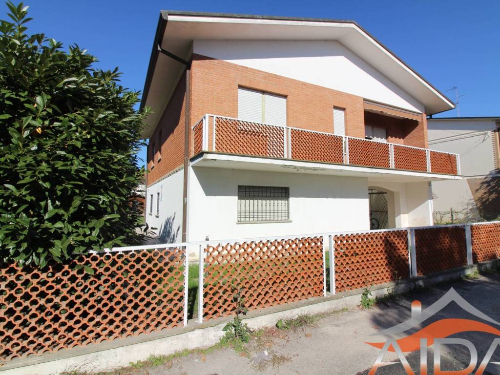 Villa a Argenta in via del Guercino, 4 - Foto 2