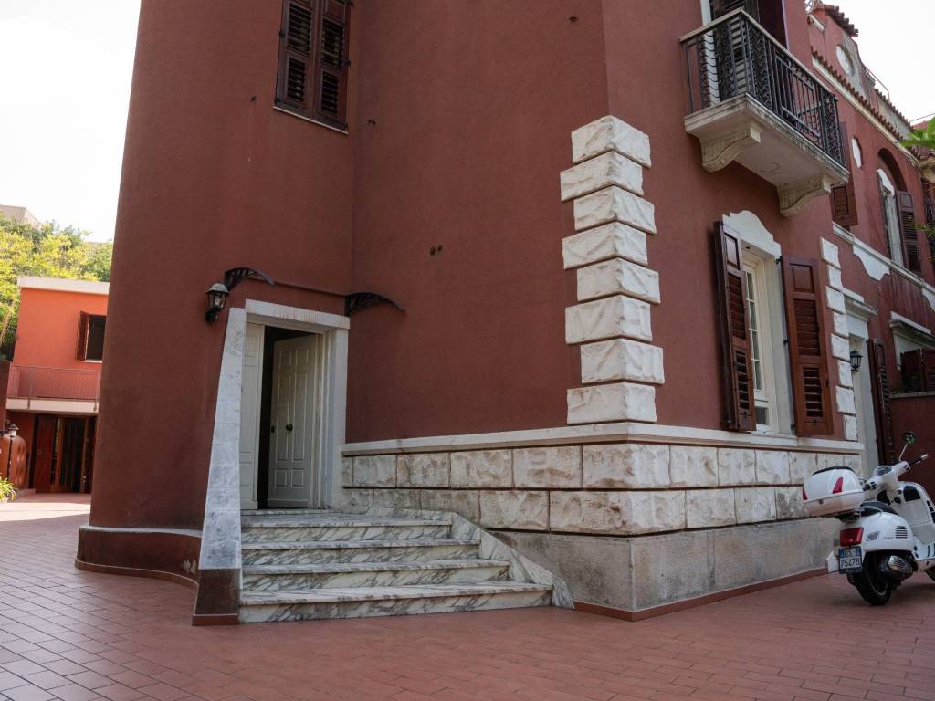 Villa a Cagliari in Viale Luigi Merello, 47 - Foto 2