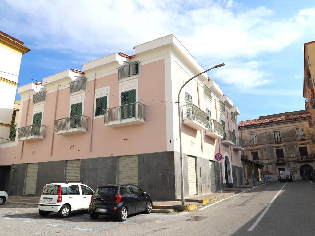 Palazzo / stabile a Maddaloni in Piazza della Pace, 3 - Foto 2