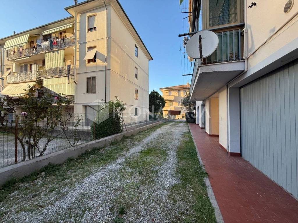 Appartamento a Pontedera in Via Edmondo De Amicis - Foto 2