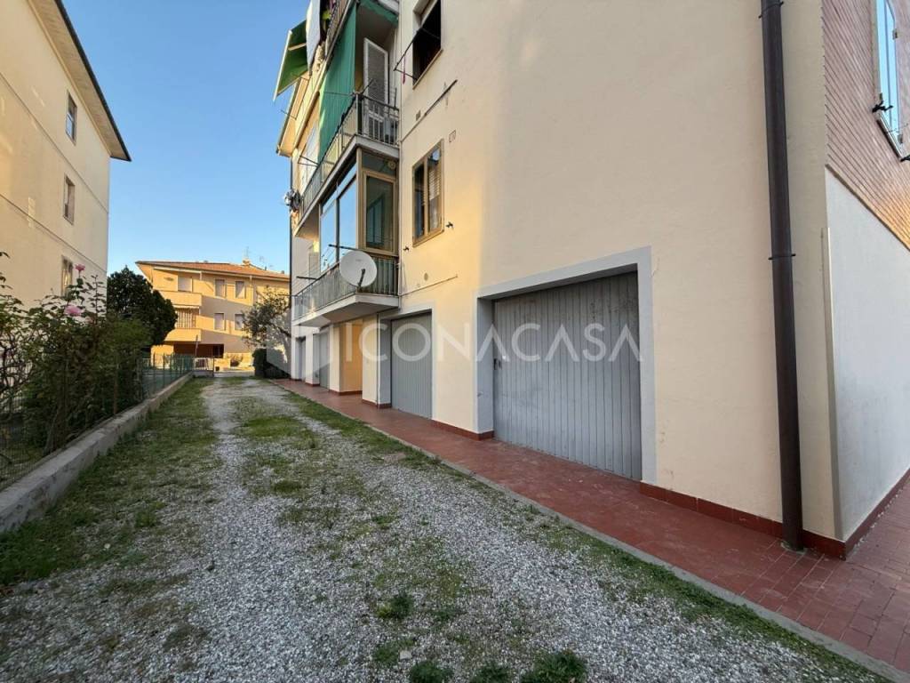 Appartamento a Pontedera in Via Edmondo De Amicis - Foto 3