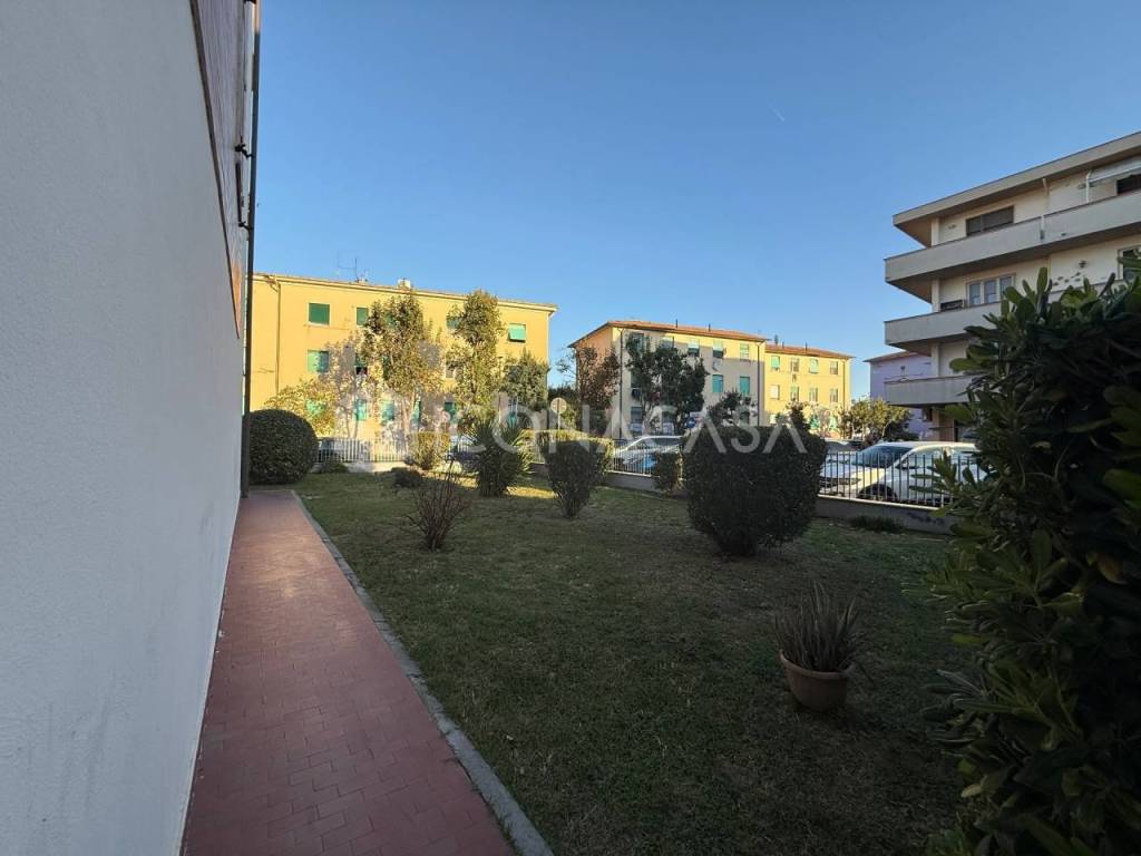 Appartamento a Pontedera in Via Edmondo De Amicis - Foto 4