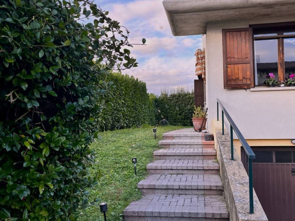 Villa a Porcia in Via Umbria, 7 - Foto 2