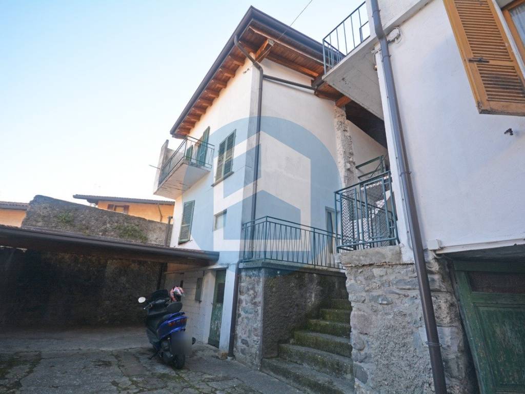 Casa indipendente a Costa volpino in Vicolo S. Luigi, 4 - Foto 2