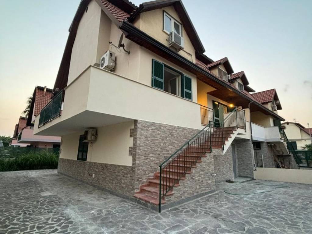 Villa a Giugliano in campania in Via Ripuaria, 445 - Foto 2
