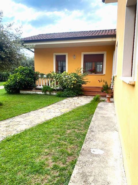 Villa a Massarosa in Via Sterpeti, 772 - Foto 4