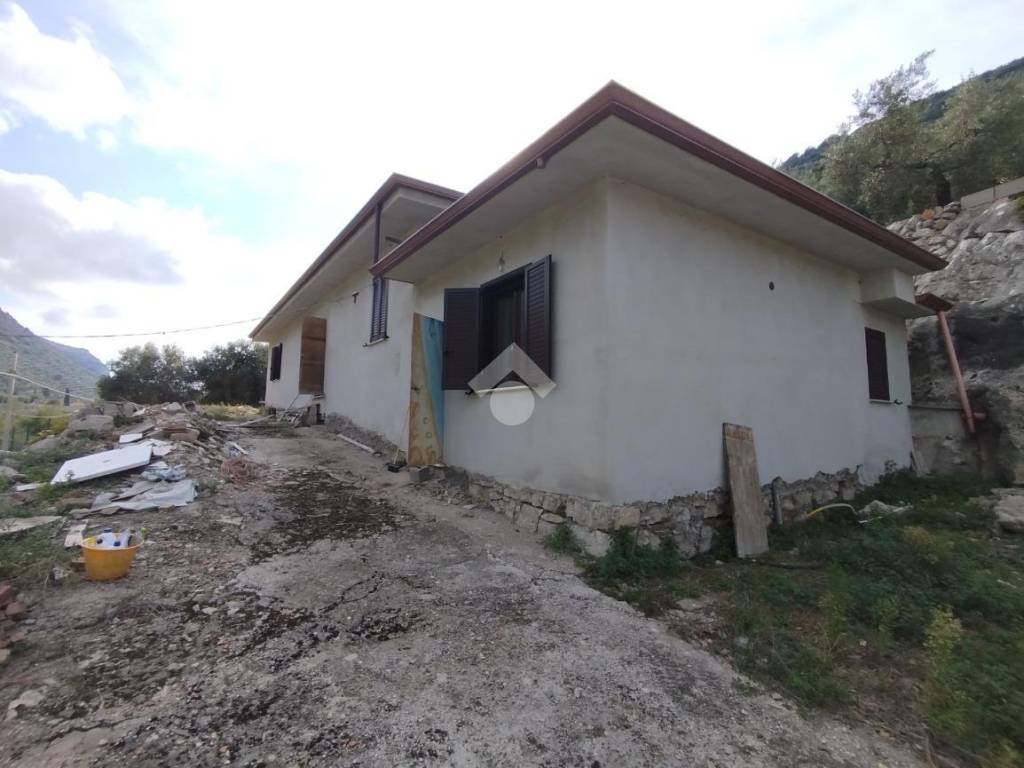 Villa a Terracina in Via La Fiora alta - Foto 2