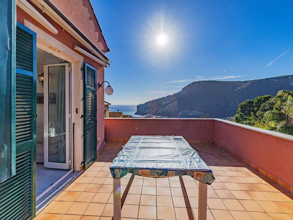 Appartamento a Finale ligure in Via dei Forti di Legnino - Foto 2