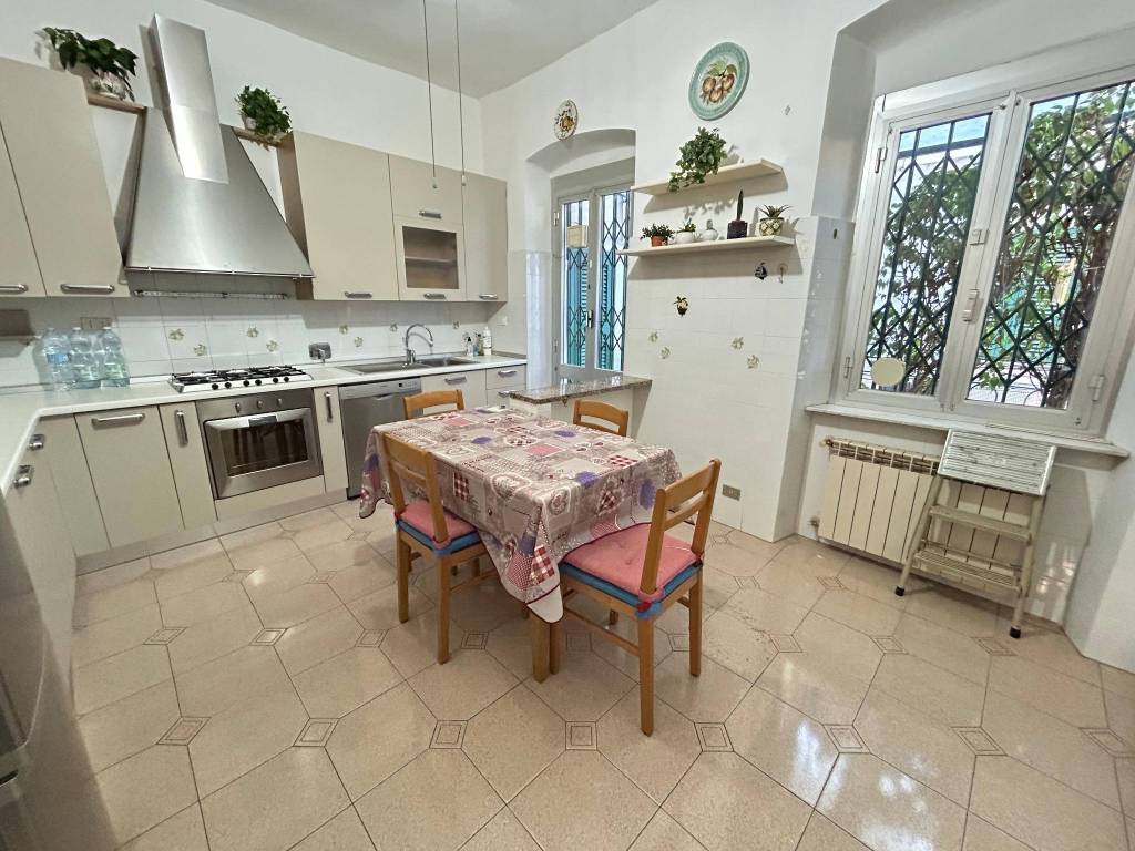 Appartamento a Genova in Via Giuseppe Biancheri, 15 - Foto 4