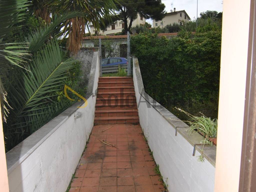 Villa a Livorno in Via di Montenero, 191 - Foto 2