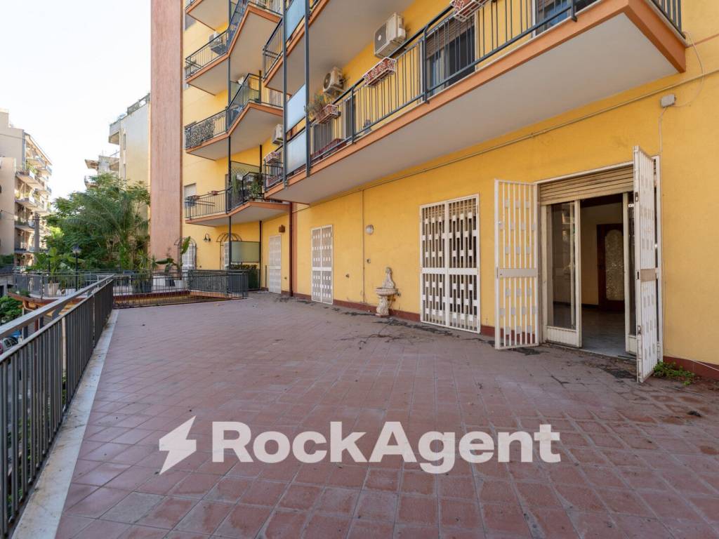 Appartamento a Catania in Via Federico Ciccaglione, 15 - Foto 2