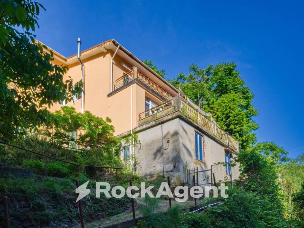 Palazzo / stabile a Genova in Via Lago Figoi, 140 - Foto 2