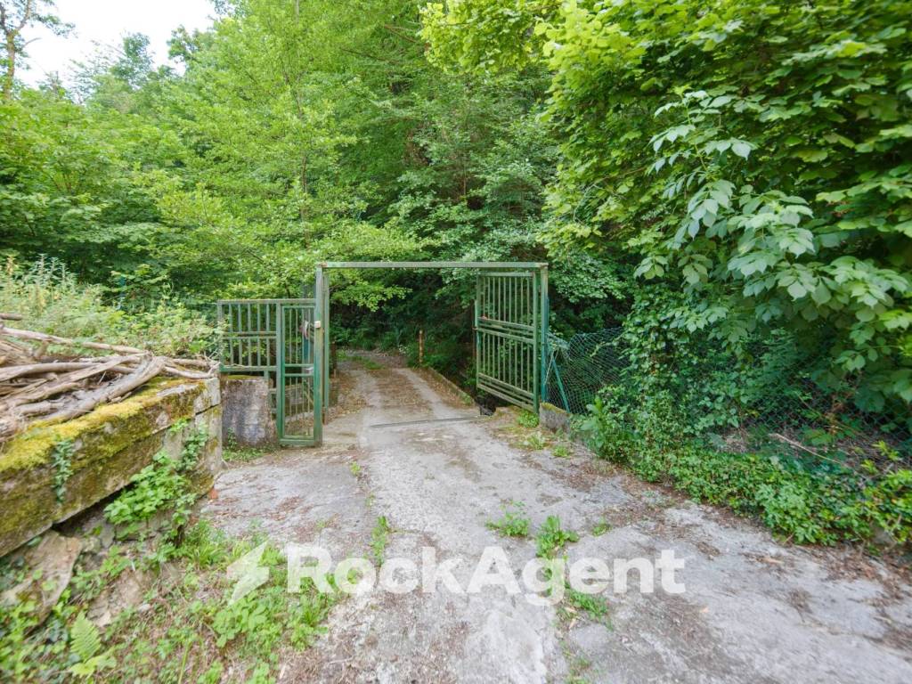 Palazzo / stabile a Genova in Via Lago Figoi, 140 - Foto 3