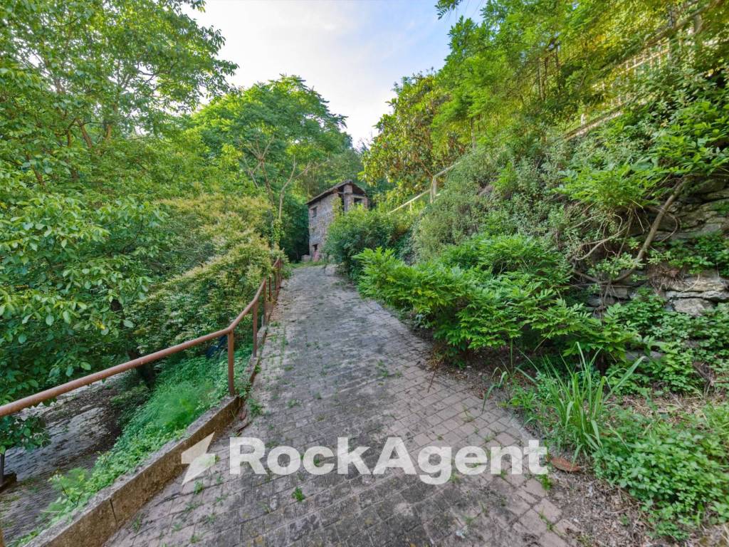 Palazzo / stabile a Genova in Via Lago Figoi, 140 - Foto 5