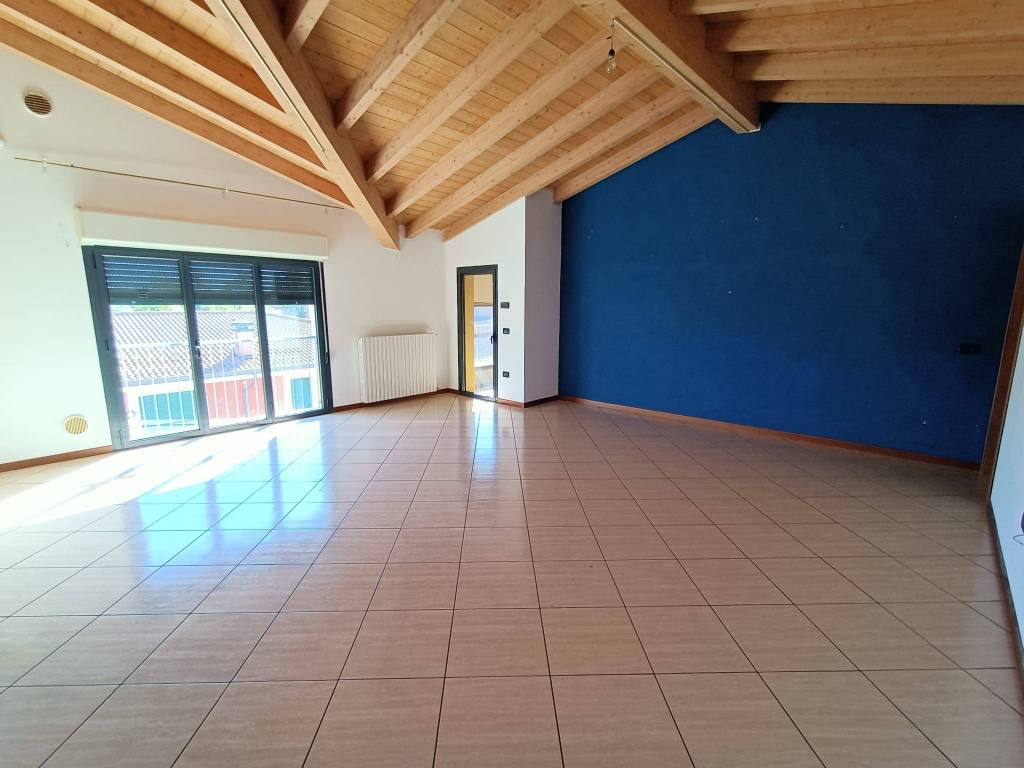 Appartamento a Castel goffredo in Piazza Giacomo Matteotti, 2 - Foto 2