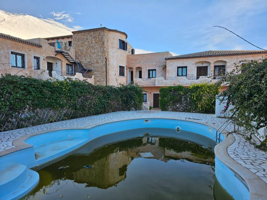 Palazzo / stabile a Arzachena - Foto 2