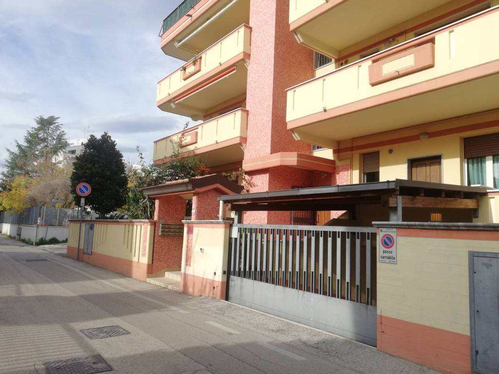 Appartamento a Montesilvano in Via Valle d'Aosta, 36 - Foto 2