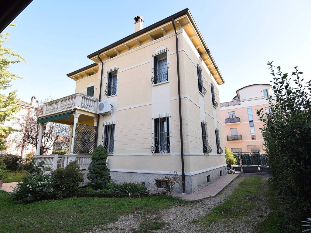 Villa a Verona in Via Claudio Ridolfi - Foto 2