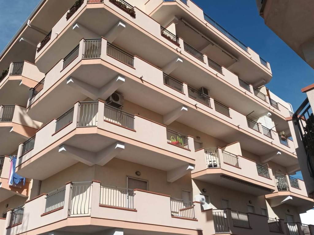 Appartamento a Santa teresa di riva in via Regina Margherita , 627 - Foto 2