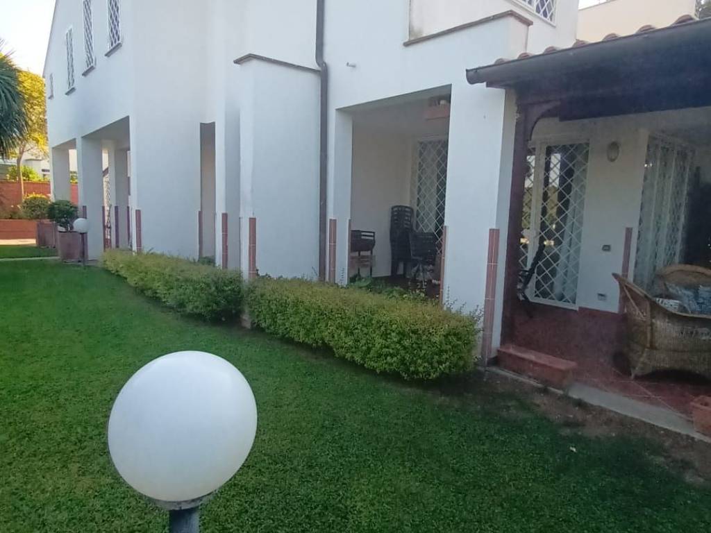 Villa a Montalto di castro in Via Adige - Foto 2