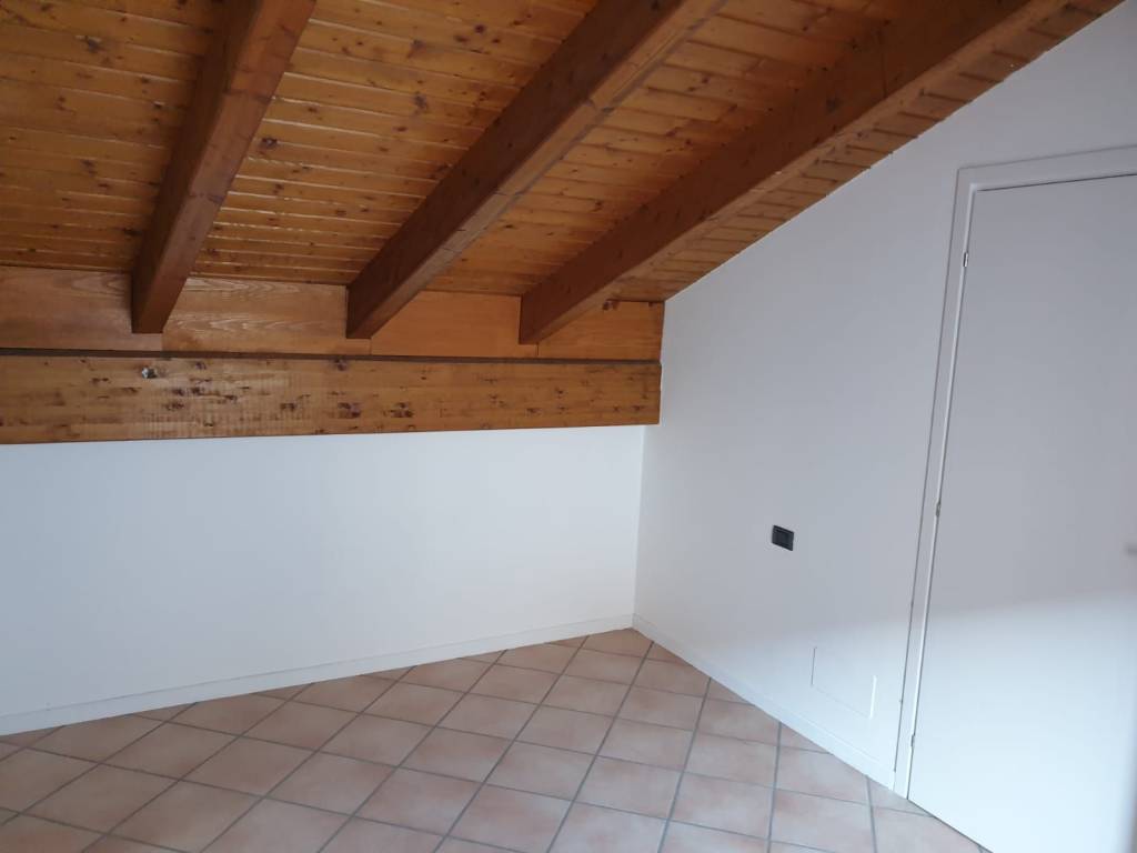 Appartamento a Merate in Via Sant'Ambrogio, 37 - Foto 2