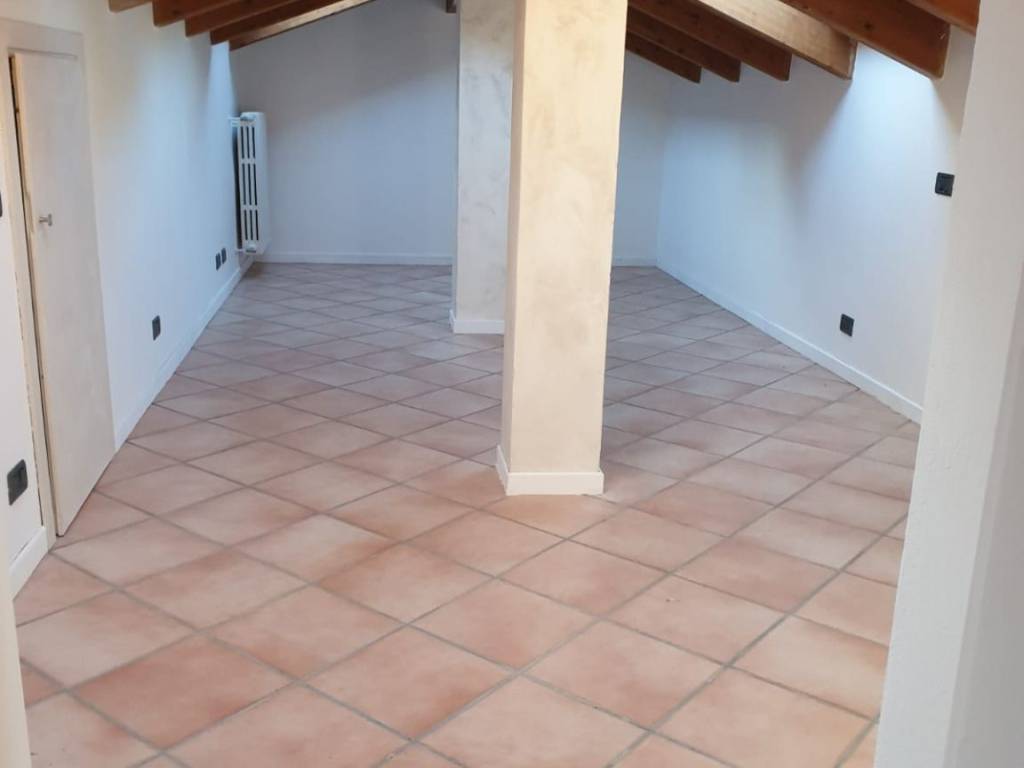 Appartamento a Merate in Via Sant'Ambrogio, 37 - Foto 4