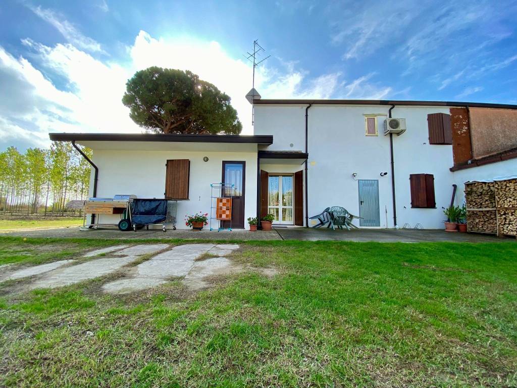 Villa a Comacchio in Strada Statale Romea, 74 - Foto 5