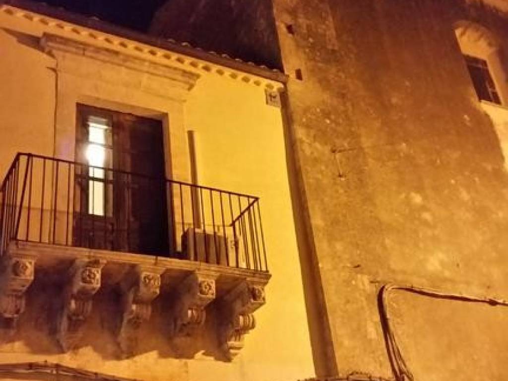 Appartamento a Noto in Via Giovanni Aurispa - Foto 2