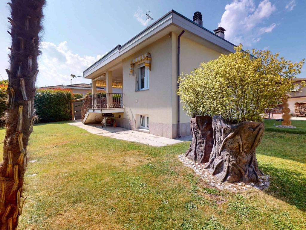Villa a Tradate in Via Dorligo Albisetti - Foto 2