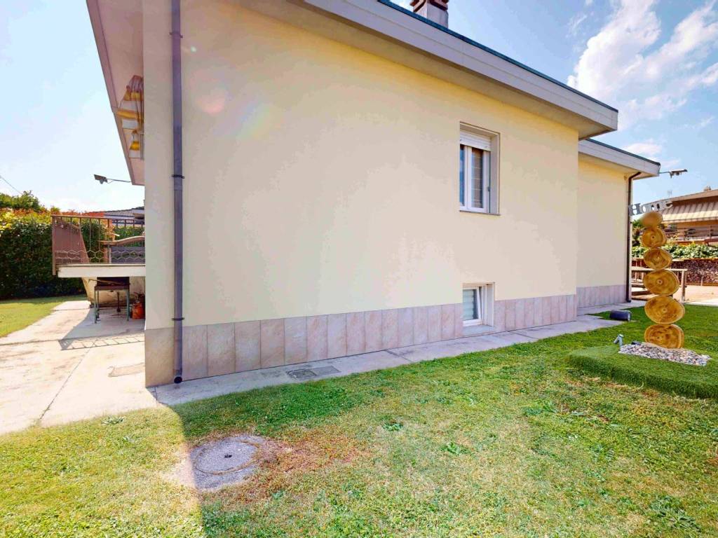 Villa a Tradate in Via Dorligo Albisetti - Foto 3