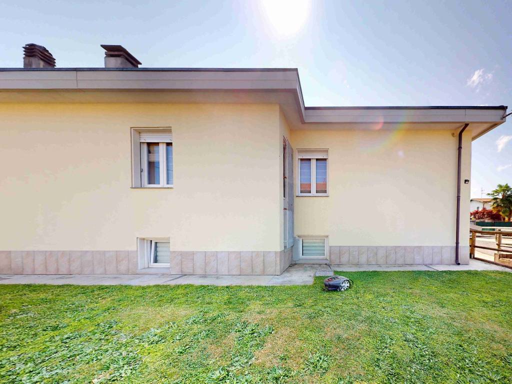 Villa a Tradate in Via Dorligo Albisetti - Foto 4