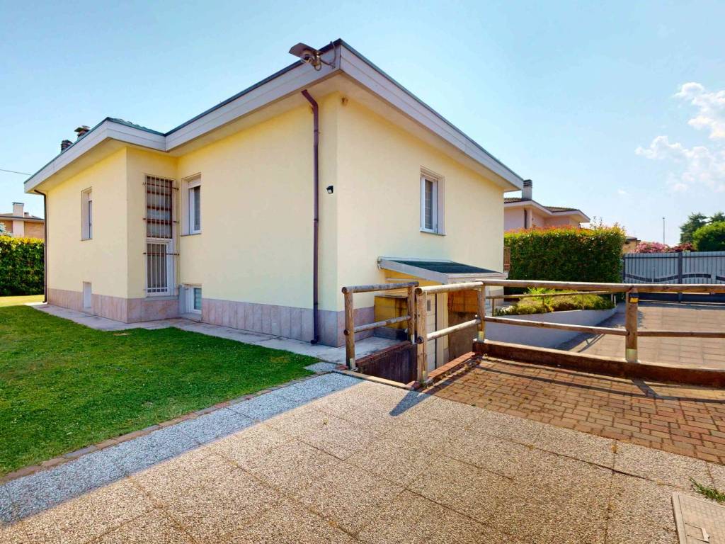 Villa a Tradate in Via Dorligo Albisetti - Foto 5