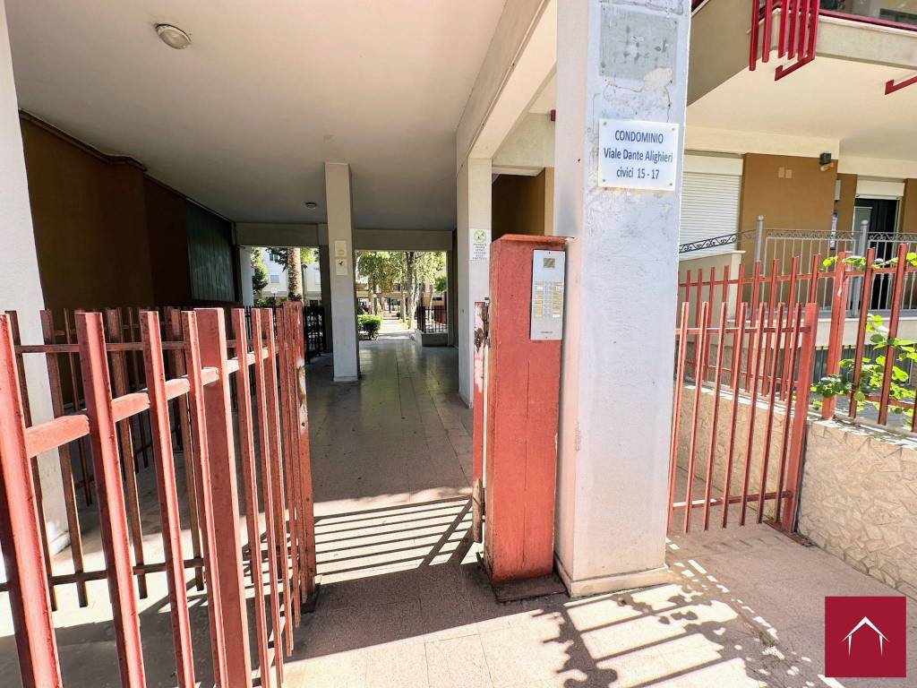 Appartamento a Barletta in Viale Dante Alighieri, 17 - Foto 2