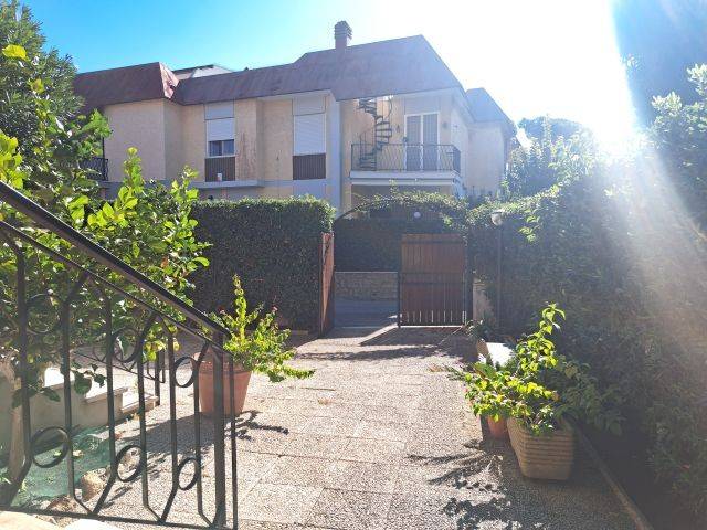 Casa indipendente a Santa marinella in Via Orazio, 11 - Foto 2