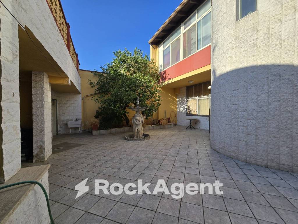 Palazzo / stabile a Carmiano in Via Principe di Napoli, 31 - Foto 2