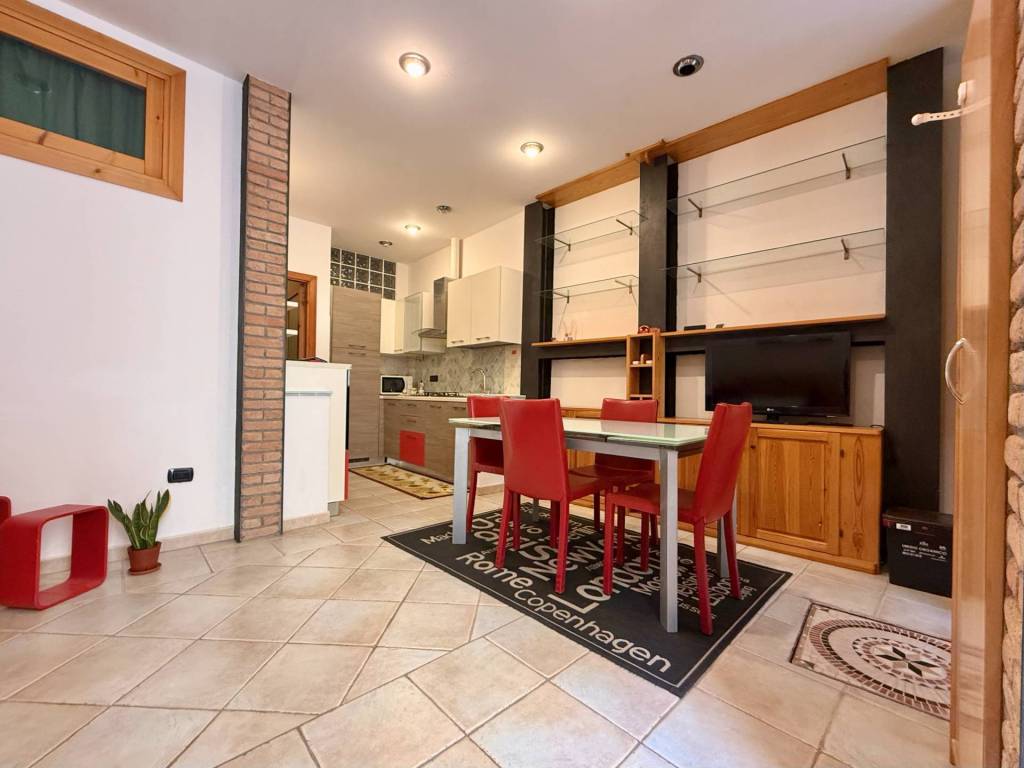 Appartamento a Cagliari in VIA V. PORCILE, 60 - Foto 2